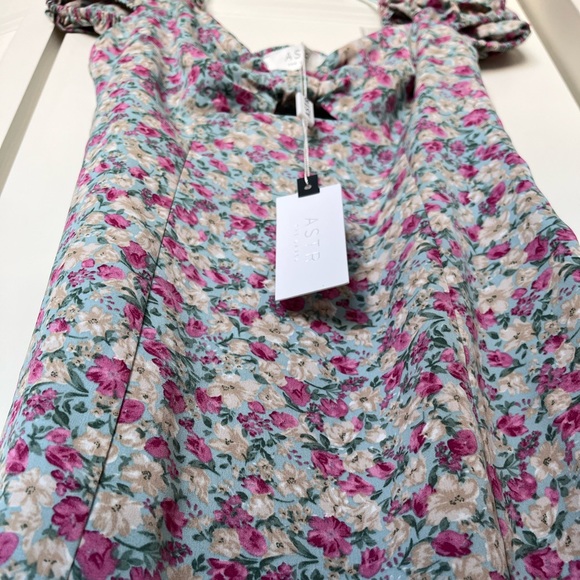 NWT ASTR Floral Minidress size: XS - Picture 2 of 4